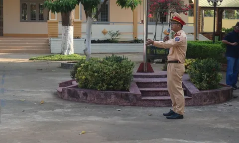 Lâm Đồng: Tuyên truyền pháp luật và hướng dẫn lái xe an toàn cho học sinh THPT Phan Bội Châu tại xã Nam Dong