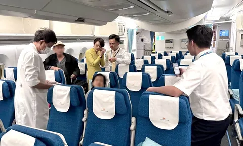 Cấp cứu kịp thời hành khách bất tỉnh trên chuyến bay Vietnam Airlines từ Mỹ về TP. HCM