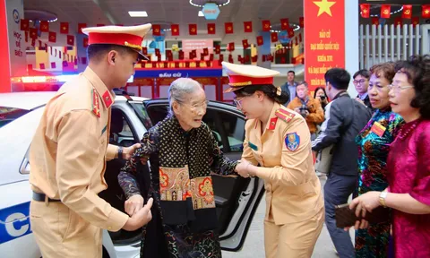 Chính phủ chỉ đạo tăng cường công tác vận tải, đảm bảo ATGT dịp nghỉ Lễ 30/4-01/5