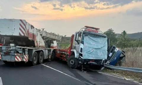 Xe cứu hộ gặp nạn trên cao tốc Phan Thiết - Dầu Giây