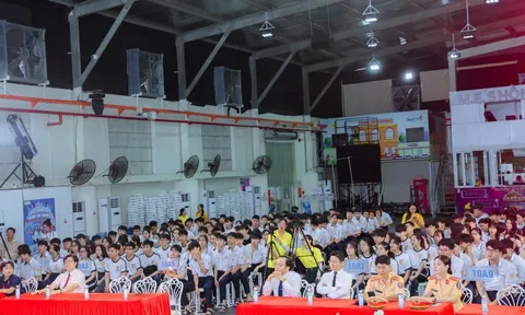 Thành phố Hồ Chí Minh: THPT Hồng Hà tập huấn kỹ năng lái xe an toàn cho học sinh