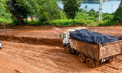 Lâm Đồng: Dốc 30 trên tỉnh lộ 685 gây khó khăn cho người dân sau mưa