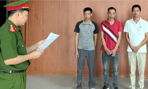 Khởi tố 3 bị can về hành vi đổ trộm gần 700 tấn chất thải bê tông ra môi trường