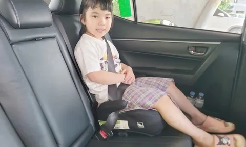 Từ 15/8, ô tô chở trẻ em không có ghế an toàn, tài xế bị xử phạt thế nào?