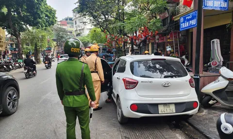 Từ 15/8, chính thức xử phạt ô tô biển trắng chở khách thu tiền
