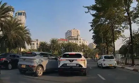 Ô tô va chạm khi nhập làn, tài xế nhận bài học đắt giá