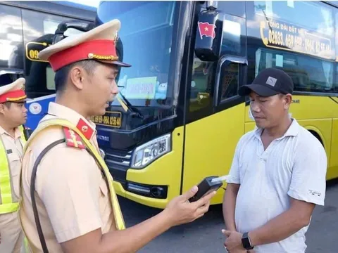 Quảng Ngãi: Kiểm tra nồng độ cồn, ma tuý đối với tài xế xe khách