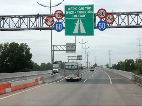 Dừng lắp đặt rào tôn tại làn dừng khẩn cấp trên cao tốc TP. Hồ Chí Minh - Trung Lương