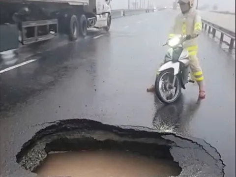 Xuất hiện hố sụt lớn trên QL1 qua Đắk Lắk, đóng đường để đảm bảo an toàn