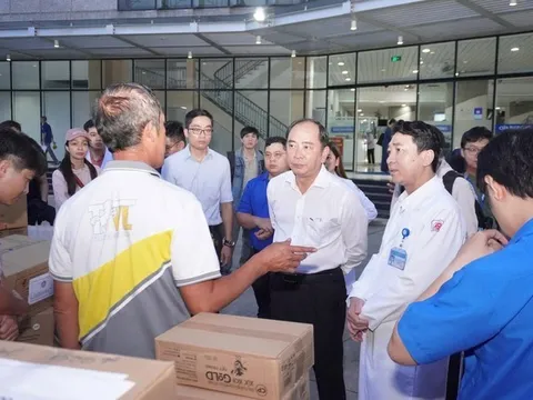 Hơn 100 y, bác sĩ tại TPHCM lên đường đến vùng lũ Đắk Lắk