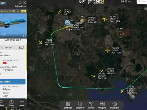 Cận cảnh kiểm soát viên không lưu điều hành chuyến bay lịch sử đầu tiên tại Cảng HKQT Long Thành