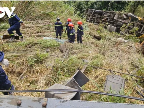 Xe tải lao xuống vực đèo Bảo Lộc, tài xế tử vong