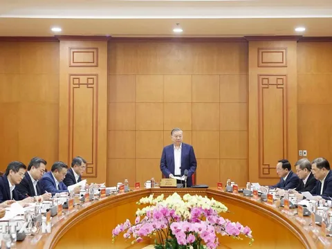 'Khắc phục tình trạng thừa người quen việc cũ nhưng thiếu người làm việc mới'