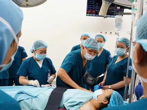 Mẹ hiến thận cứu con: Ca ghép đầu tiên thành công tại Nhi đồng 1