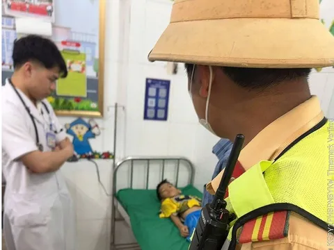 CSGT Nghệ An kịp thời dẫn đường, hỗ trợ đưa cháu bé nguy kịch đi cấp cứu