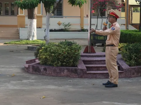 Lâm Đồng: Tuyên truyền pháp luật và hướng dẫn lái xe an toàn cho học sinh THPT Phan Bội Châu tại xã Nam Dong