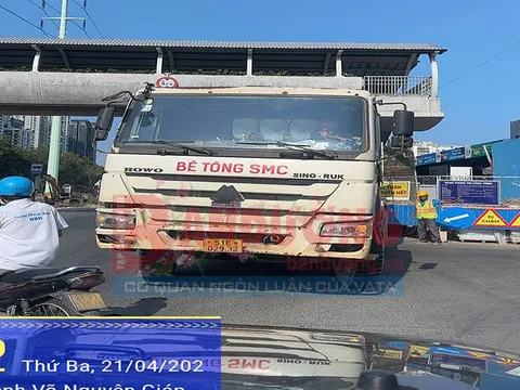 Xe bồn ngang nhiên chiếm đường, bơm bê tông trong giờ cấm tại TP. HCM