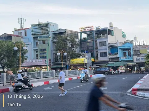 T.P Hồ Chí Minh: Xe máy đi ngược chiều tại Cầu Số 4, phường Tân Sơn Hòa