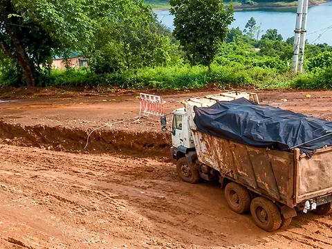 Lâm Đồng: Dốc 30 trên tỉnh lộ 685 gây khó khăn cho người dân sau mưa