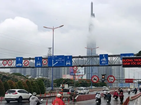 TP.HCM lắp loa cảnh báo trên cầu Sài Gòn để giảm tai nạn mùa mưa