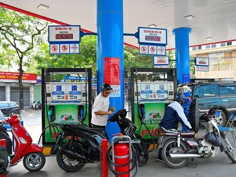 Thông tin “lắc bình xăng” E10 là không có cơ sở