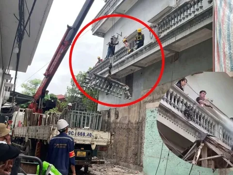 Tháo dỡ hạng mục vi phạm ngôi nhà của người đàn ông xịt nước vào thợ nhà hàng xóm ở Tây Phương