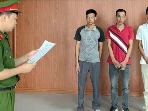 Khởi tố 3 bị can về hành vi đổ trộm gần 700 tấn chất thải bê tông ra môi trường