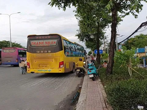 Phường Đông Hưng Thuận - Tp.HCM: Xuất hiện nhiều xe chở khách dừng đón khách tại đường có biển cấm