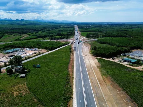 Thúc tiến độ trạm dừng nghỉ Km725+500 cao tốc Vạn Ninh - Cam Lộ
