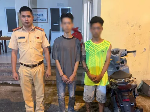 Hà Nội: Làm rõ hai thiếu niên phóng xe máy lạng lách, đánh võng trên đường Phạm Văn Đồng