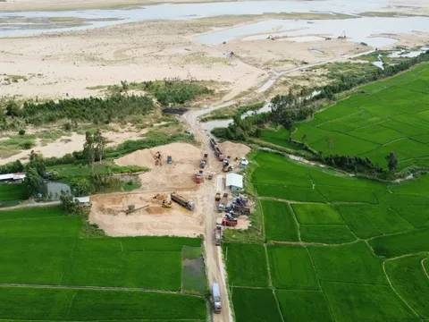 Nhiều xe đầu kéo có dấu hiệu chở quá tải gây mất ATGT trên QL25, QL1 ở Đắk Lắk