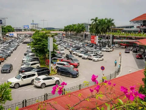 Bắt quả tang đối tượng “cò mồi” ở sân bay Nội Bài “bán khách” cho xe công nghệ