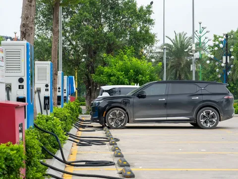Việt Nam sắp có quy chuẩn về trụ sạc, trạm sạc xe điện?