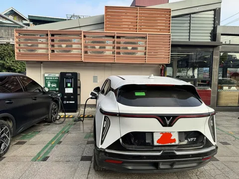 Nghỉ lễ 2/9 dài ngày, người dân thuê xe tự lái đi chơi xa