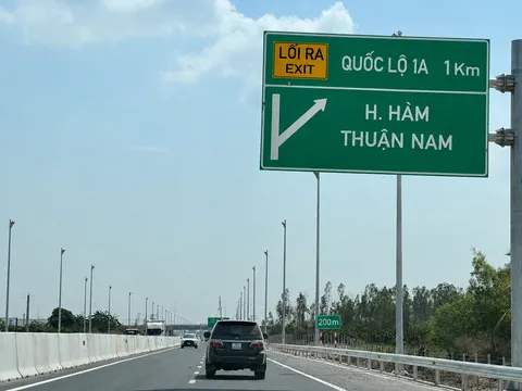 Khắc phục ngay các hư hỏng tại các nút giao trên cao tốc Phan Thiết - Dầu Giây trước ngày 02/9