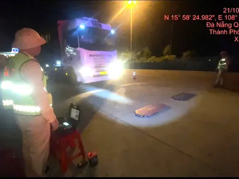 Video: Cận cảnh lực lượng chức năng phát hiện 2 xe đầu kéo chở quá tải hơn 60% trên cao tốc Đà Nẵng – Quảng Ngãi