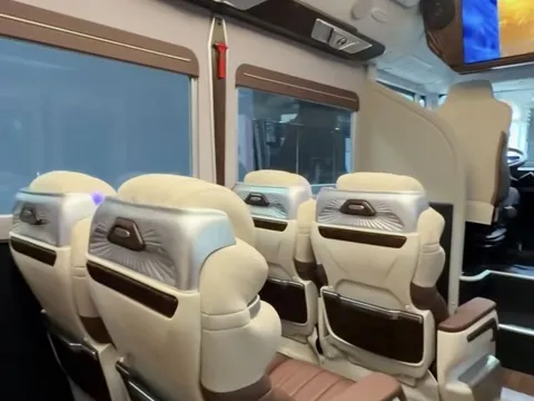 Lộ diện xe buýt VinFast nội thất Limousine đầu tiên